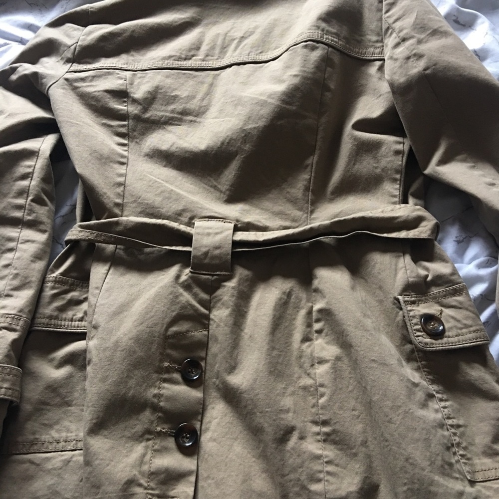 Trench coat. - Picture 3 of 3